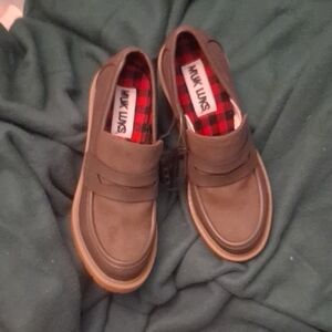 Muk Luks Womens Tan and Brown Slip-On Loafers